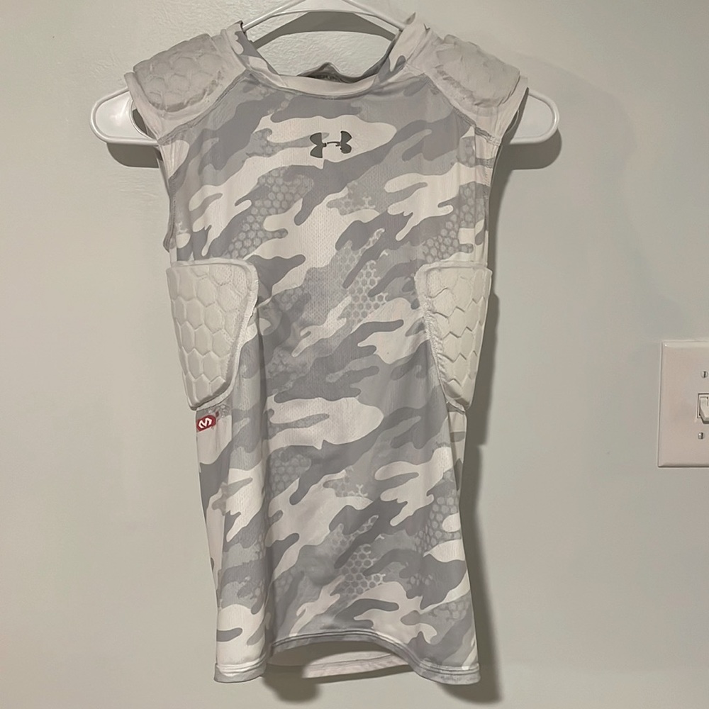 Under Armour Youth Padded Football Shirt M